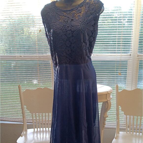 Navy Blue Hi-Low Floral Lace -Stunning Dress - Picture 1 of 9